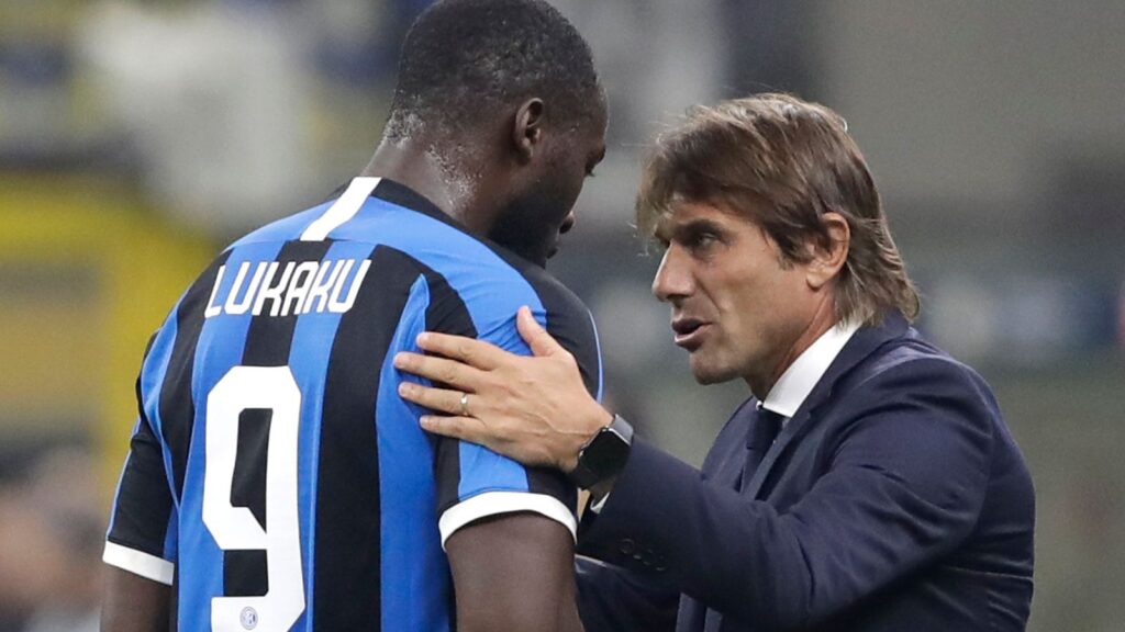 Napoli boss Antonio Conte (right) wants to be reunited with Romelu Lukaku